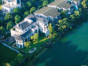 biệt thư đảo eco retreat mặt trước là sông bao quanh là cây xanh 20 tỷ 200m2