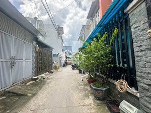 dãy trọ ,đường tl17,phường thạnh lộc,q 12. dt 113m2 (5,1x22)đường 5m 5,1tỷ.dòng tiền 13tr/tháng