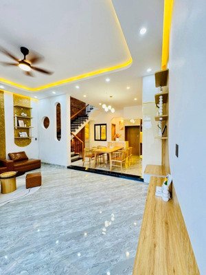 nhà bán gấp sổ đỏ đẹp chính chủ hoà hảo p8 - q10-2tỷ250/48m2 ( bớt lộc )