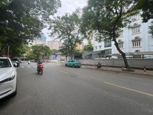 bán nhà 2 mặt phố nguyễn thị định, cầu giấy, mặt tiền 8m siêu hiếm, kinh doanh đỉnh, 90m2