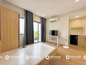 căn hộ dịch vụ mới xây full nội thất cao cấp ban công to mới 100%