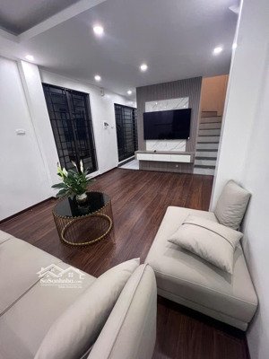 cho thuê nhà long biên gần cầu chương dương- long biên tòa mipec - phố ngọc lâm - thang máy full đồ