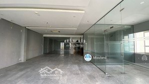 list văn phòng trên 200m², hỗ trợ chia nhỏ linh hoạt, chỉ 5 phút tới trung tâm thành phố