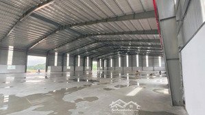 xưởng mới 100% dt 2800m2 vp 270m2. pccc tự động giấy tờ đầy đủ sx đa ngành nghề. đường xe cont
