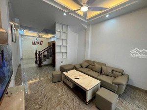 nhà đẹp ! phố hào nam,ngõ thông, nhà xây mới,gần phố, trước nhà thoáng, ở ngay 39m 2*4t