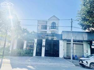 cho thuê căn biệt thự mặt tiền đường nguyễn văn cừ, gần cồn khương, giá thuê 40 triệu.