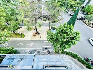 cho thuê góc 2 mặt tiền gần hà đô centrosa phường 12 quận 10 - mặt tiền ngang 8 mét