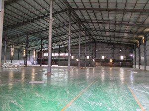 xưởng tân uyên giấy tờ đầy đủ bàn giao ngay: dt 2700m2 vp 100m2 điện 560kva. pccc tự động sx ok