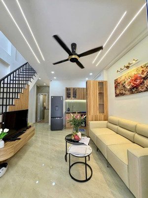 cần bán gấp nhà giá tốt 40m2-giá 2,12 tỷ-lê lai p12 tân bình-gần chợ hoàng hoa thám