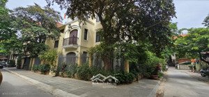 biệt thự lô góc mỹ đình 210m2 - giá 72.5 tỷ, sân vườn hầm xe vỉa hè sân chơi trước nhà