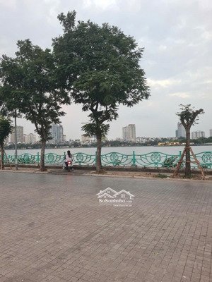 chính chủ cần bán nhà5tầngmặt phố âucơbênlẻngay xuân diệu vị trí đẹpdiệntích 35m2, mt 5.1m2,13.8 tỷ