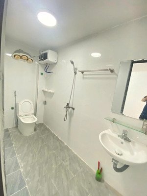 cho thuê nhà nguyên căn 3 tầng ngõ lạch tray oto đỗ cửa