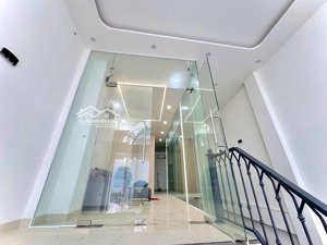 cho thuê mặt bằng thủ đức cách phạm văn đồng 30m: "mặt bằng phù hợp làm văn phòng, nail, shophouse