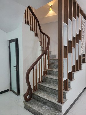 sân rộng thoáng đãng nhà mới nét căng 3 ngủ đủ công năng sổ đẹp pháp lý chuẩn