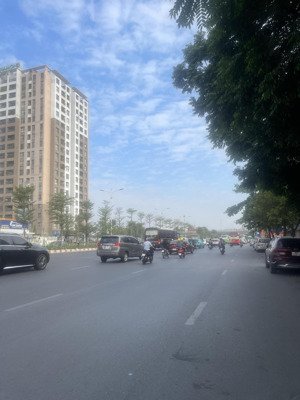 bán nhà cổ linh lô góc ga ra ô tô 7 tầng thang máy xịn sò tặng nội thất trước nhà 2 ô tô tránh