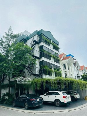bán gấp biệt thự mỹ đình, lô góc, view vườn hoa, thang máy, dòng tiền gần 1 tỷ/năm.