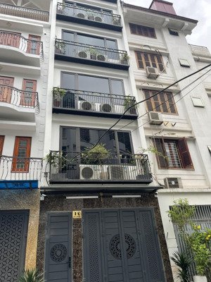 cho thuê nhà nguyên căn kđt mễ trì thượng gần keangnam . dt : 75 * 4 tầng .mt : 5 m.nhà đẹp