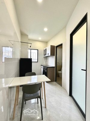 mới trống 1pn cực xinh ngay vlu full nội thất cao cấp, cửa sổ trời ra vao vân tay