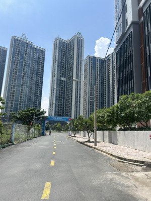 bán nhà dòng tiền tiện xây mới, dt 125m2 , hẻm xe hơi thông cạnh đh marketing giá 12ty hơn