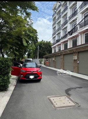 nhà 6 tầng + thang máy mới 100% ngay ngã ba hiệp bình thủ đức