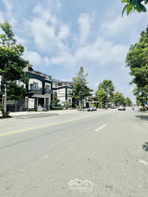 mặt tiền lý chiêu hoàng - quận 6 - 3 tầng - ngang khủng 8m - kinh doanh sầm uất ngày đêm