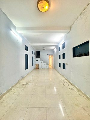 nhà 4x20 1 lầu điện 3 pha đường mã lò hẻm xe tải. lh 