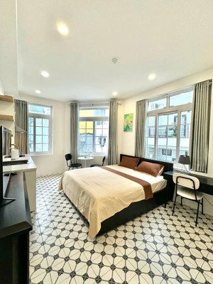 vị trí vàng, giá tốt phan xích long,pn 4x16.4m kc 5tầng + 6 phòng + toilet. chỉ 13.9 tỷ tl