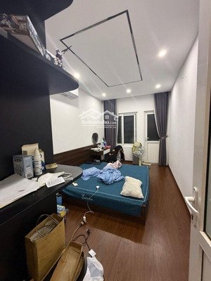 bán nhà 5 tầng phố quan nhân , 4 phòng khép kín , nhà dân xây, ở hoặc cho thuê 20tr/tháng