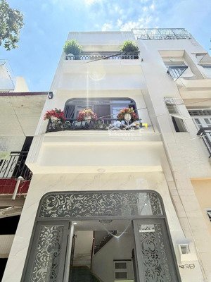 nhà đẹp giá tốt q10 tô hiến thành hẻm xe hơi 5,2 tỷ full nội thất