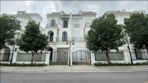 bán bt song lập ngọc trai đảo nhỏ, diện tích đất 165,6m2, xd 289,8m2. giá 40 tỷ tốt nhất dự án