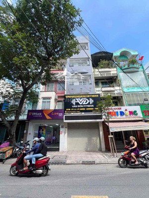 28 tỷ - 6 tầng thang máy -2 mt trước sau đường vĩnh hội f4q4