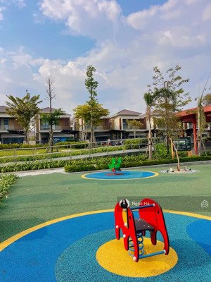 bán biệt thự 250m2 vip nhất bình dương chỉ tt 3ty4 nhận nhà