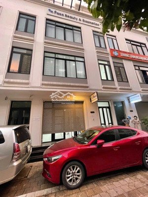 cho thuê cửa hàng tại vinhomes gardenia, hàm nghi, hà nội. 16 triệu, dt 96 m2, mt 6m