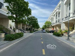 bán nhà nội thất cao cấp, sang trọng, mặt tiền đường 36 kđt vạn phúc city giá 31 tỷ