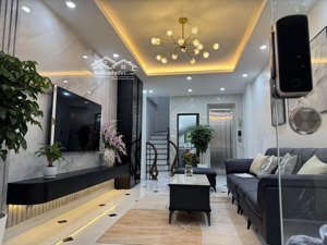 bán nhà phố nhật chiêu, gần phố, nhà mới, thang máy.