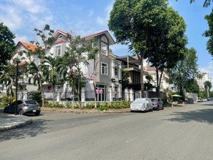 gấp. chủ gửi bán gấp trong tháng biệt thự căn góc đường lớn, 282m2, giá 119 tỷ