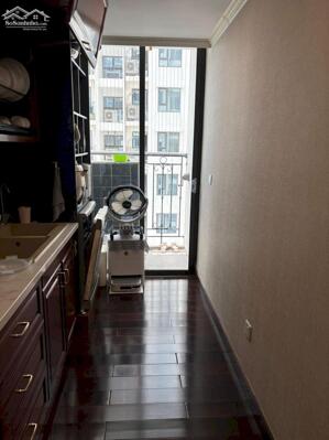 Em cần bán căn hộ tầng cao HC Golden City 72m2 2pn2wc full đồ 5,6 tỷ.