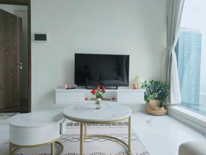 chính chủ gửi bán căn hộ 2 pn cao cấp- sẵn sổ giao dịch tại ss riverside. liên hệ 