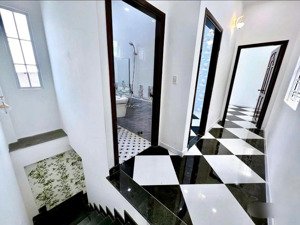 nhà lầu mới đẹp, nằm kế đại học cn ,hẻm 311 nguyễn văn cừ - hẻm thông tùm l