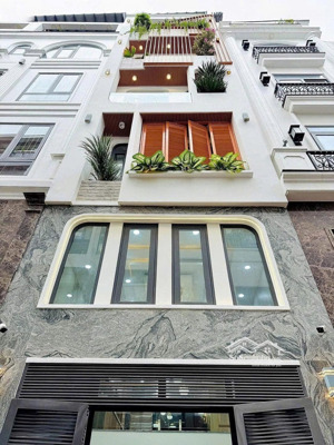 cần bán nhà lê thị riêng-p.phạm ngũ lão-q1, gần công viên tao đàn. 3tỷ890/72,6m2 đang cho thuê 24tr