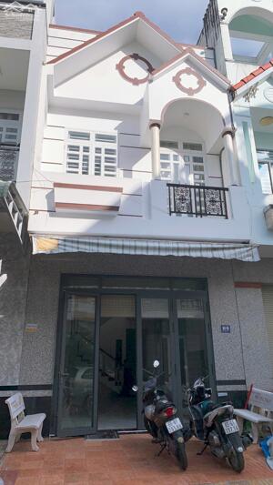 CHỦ ĐI NƯỚC NGOÀI NÊN BÁ.N Nhà 1 trệt 1 lầu đường B5 Kdc Hưng Phú, Phường Hưng Phú, TP Cần Thơ