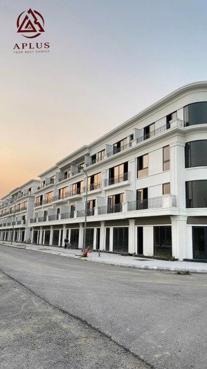 flc tropical hạ long. ô mặt mương view thoáng. 3 bước chân ra tới biển. giá 16tr/m2 