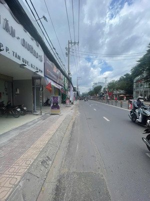 cho thuê nguyên khuôn viên 420m2 mặt tiền nguyễn thị thập đối diện the coffee house