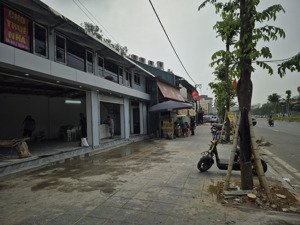 nhà mặt tiền đường dài 15m tiện kinh doanh buôn bán văn phòng