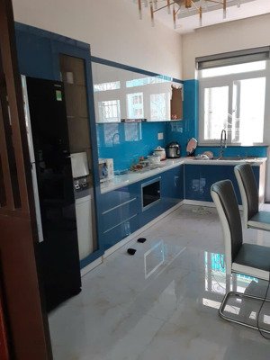 chính chủ gửi bán căn nhà phố 5x15m full nội thất