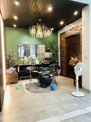 bán biệt thự ciputra 230m2 xây 3 tầng, thiết kế hiện đại, mặt tiền 10m, chỉ 60 tỷ. 