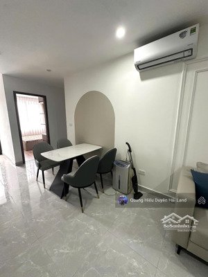 cho thuê ngay căn 2pn full đồ tầng trung 384 lê thánh tông. liên hệ quang hiếu: 