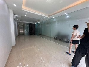 cho thuê văn phòng tại tầng 1 kim giang, dt 45m2/tầng, sàn thông đẹp, đường to