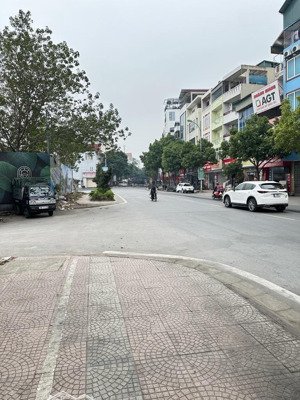 thông số đẹp, vị trí víp, hiếm nhỉnh 11tỷ, vỉa hè kd, trung tâm thạch bàn, ra aeon gần, cổ linh