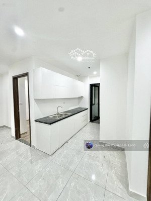 cho thuê gấp căn 2.5pn tầng trung không đồ tại 384 lê thánh tông. liên hệ quang hiếu: 
